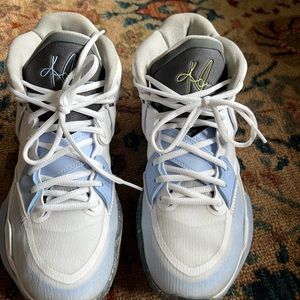 Kyrie infinity basketball shoes NIKE